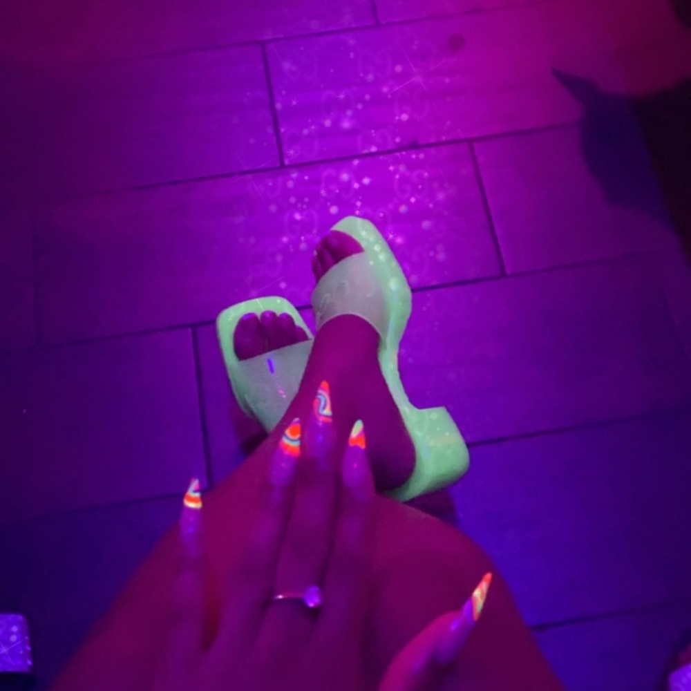 Brand new with box, gucci rubber slides, glow - Picture 5 of 5